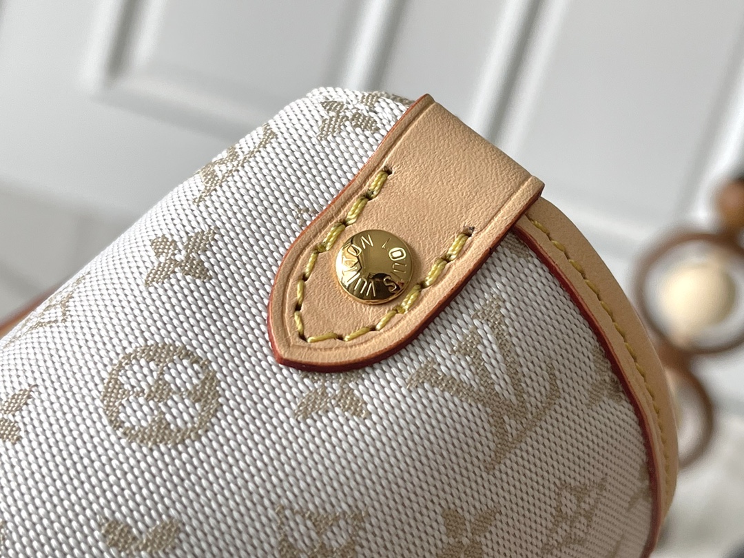 Louis Vuitton Saumur BB Crossbody Bag M12327 - Image 7