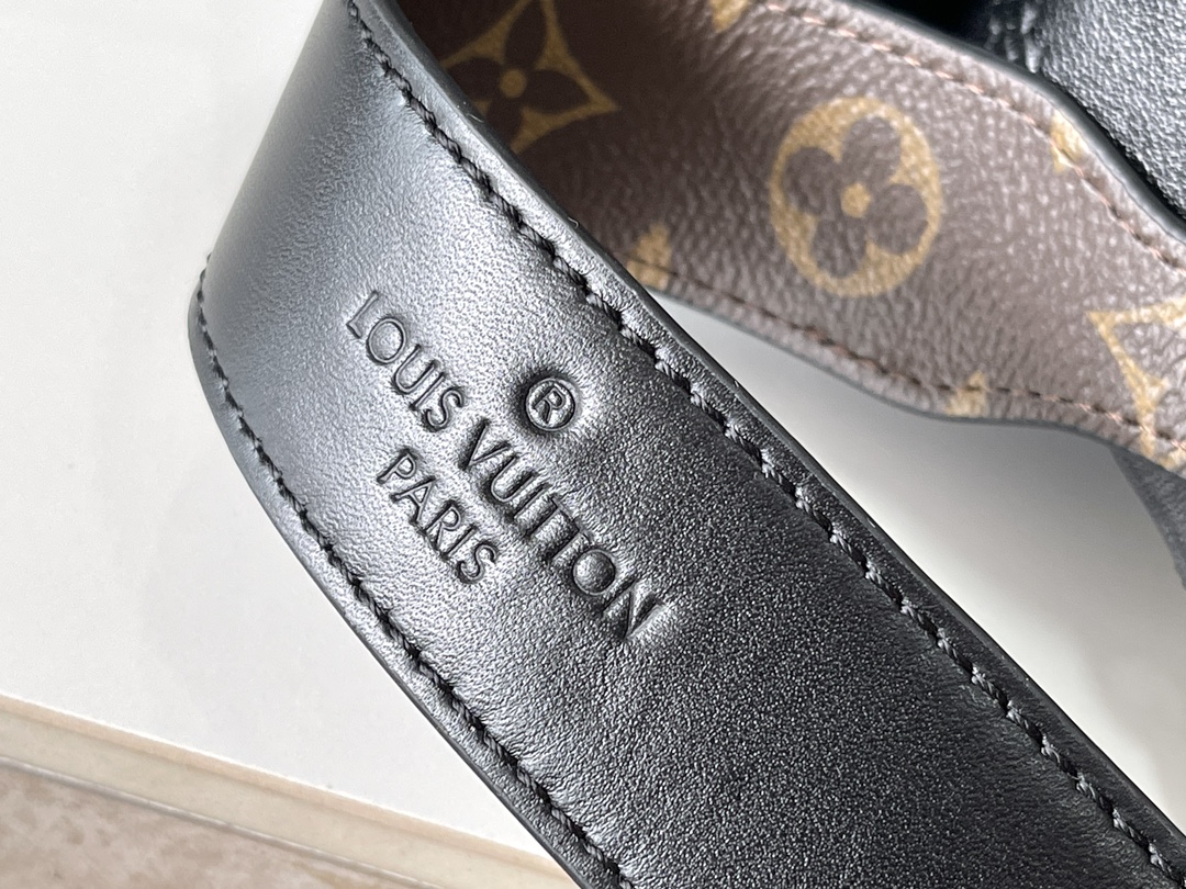 Louis Vuitton CarryAll Cargo Small Crossbody Bag - Image 7