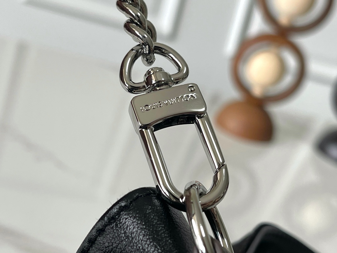 Louis Vuitton Montsouris Small Backpack in Black Leather - Image 7