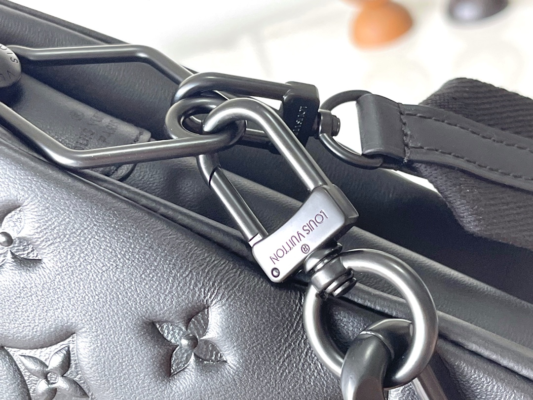 Louis Vuitton Coussin Small Handbag M11370 - Image 7