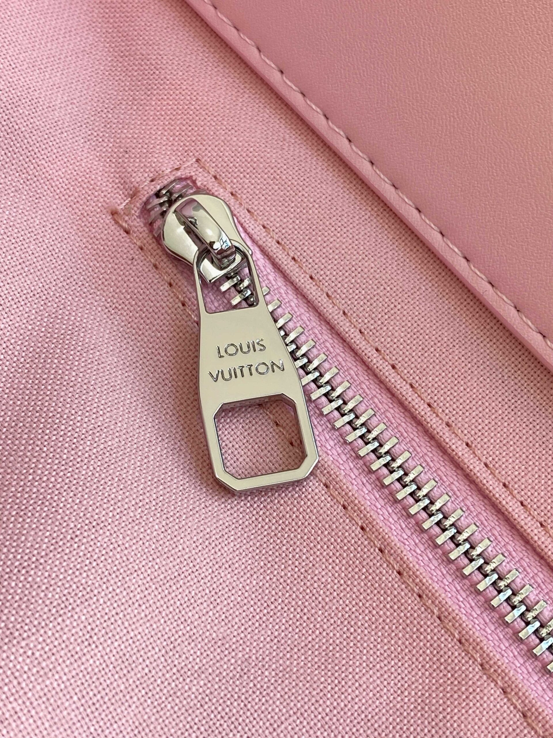 Louis Vuitton M24457 Medium Handbag - Image 7