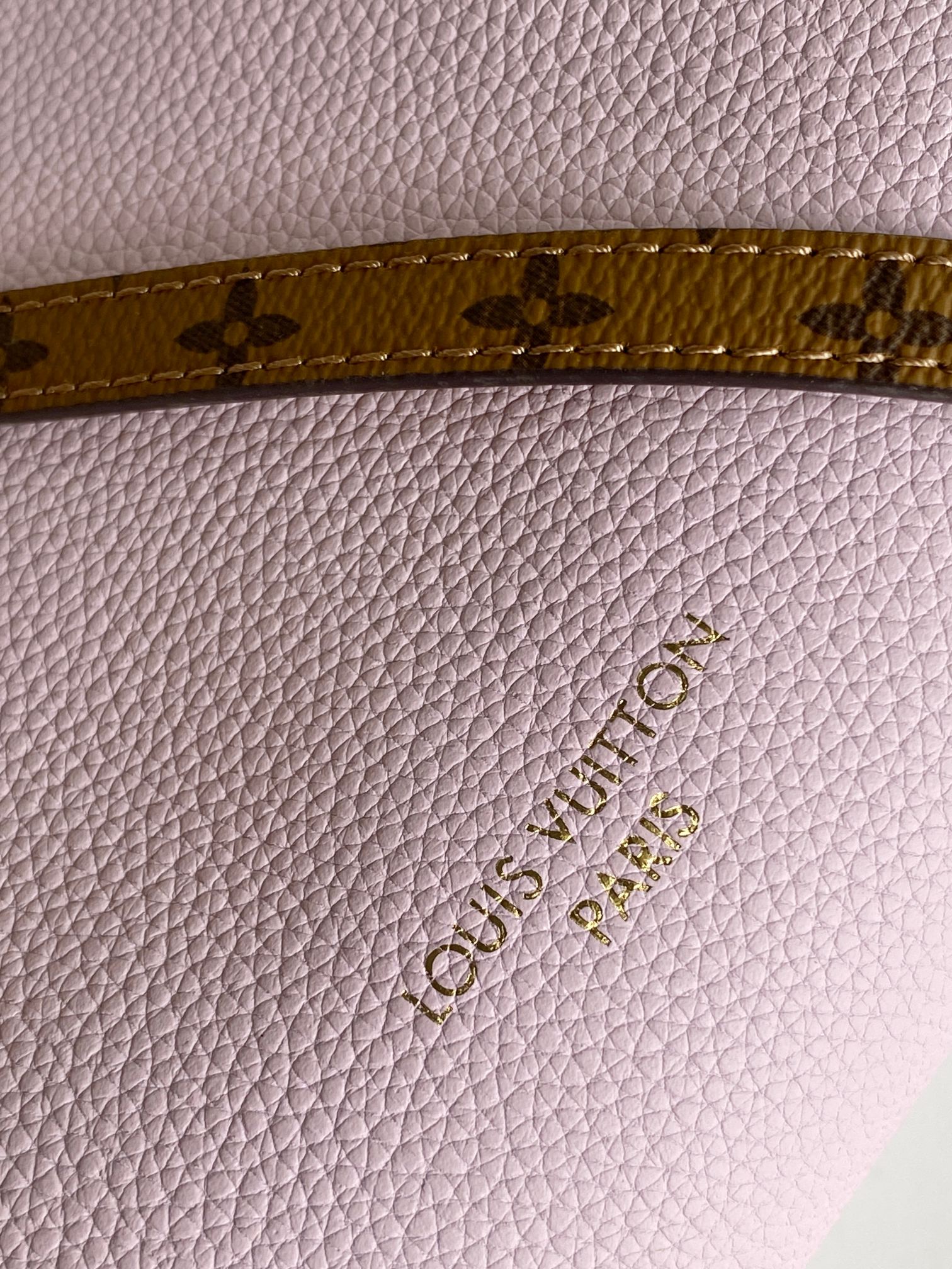 Louis Vuitton Express Small Handbag - Image 7