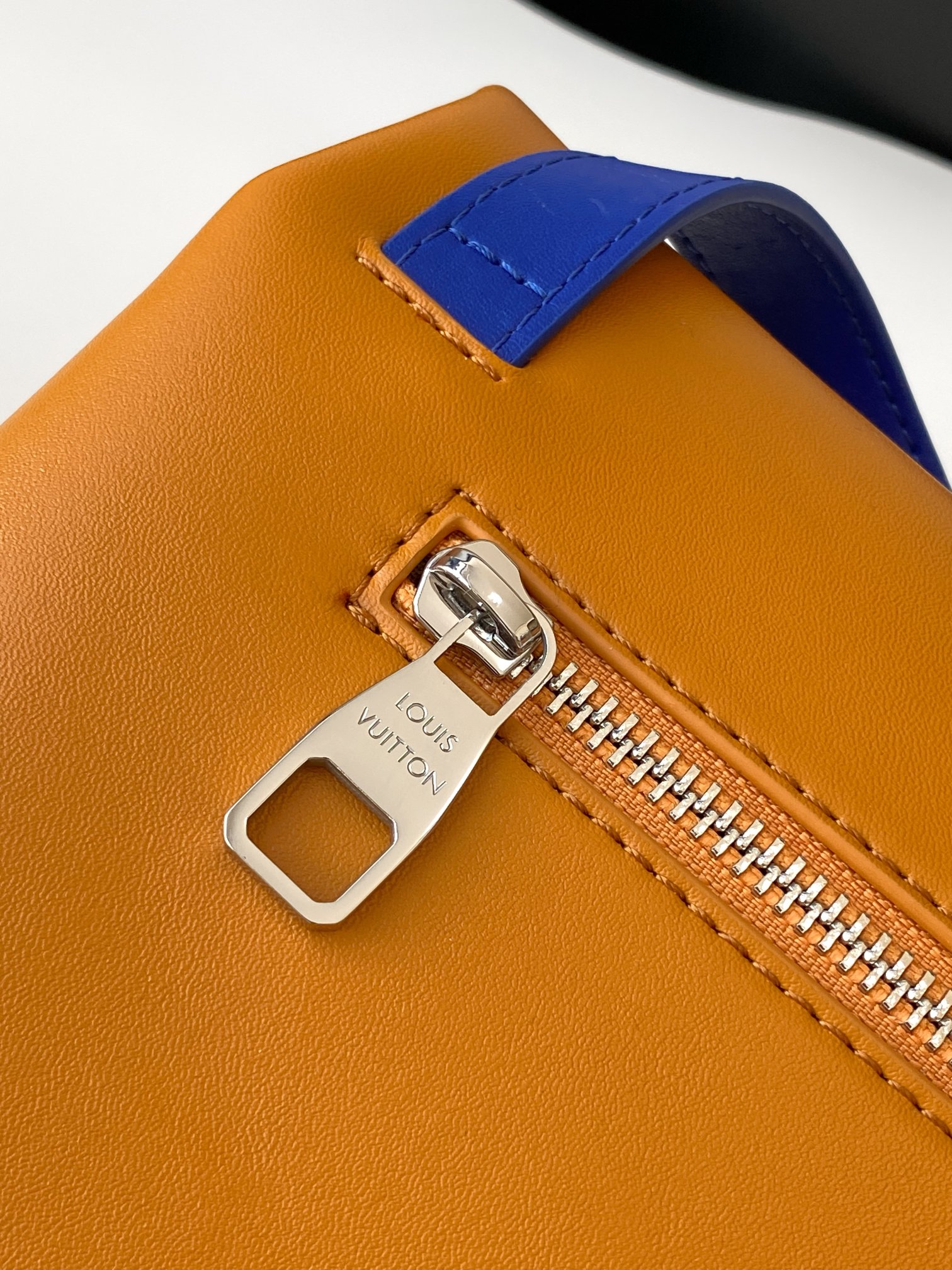 Louis Vuitton Medium Yellow Leather Handbag - Image 7
