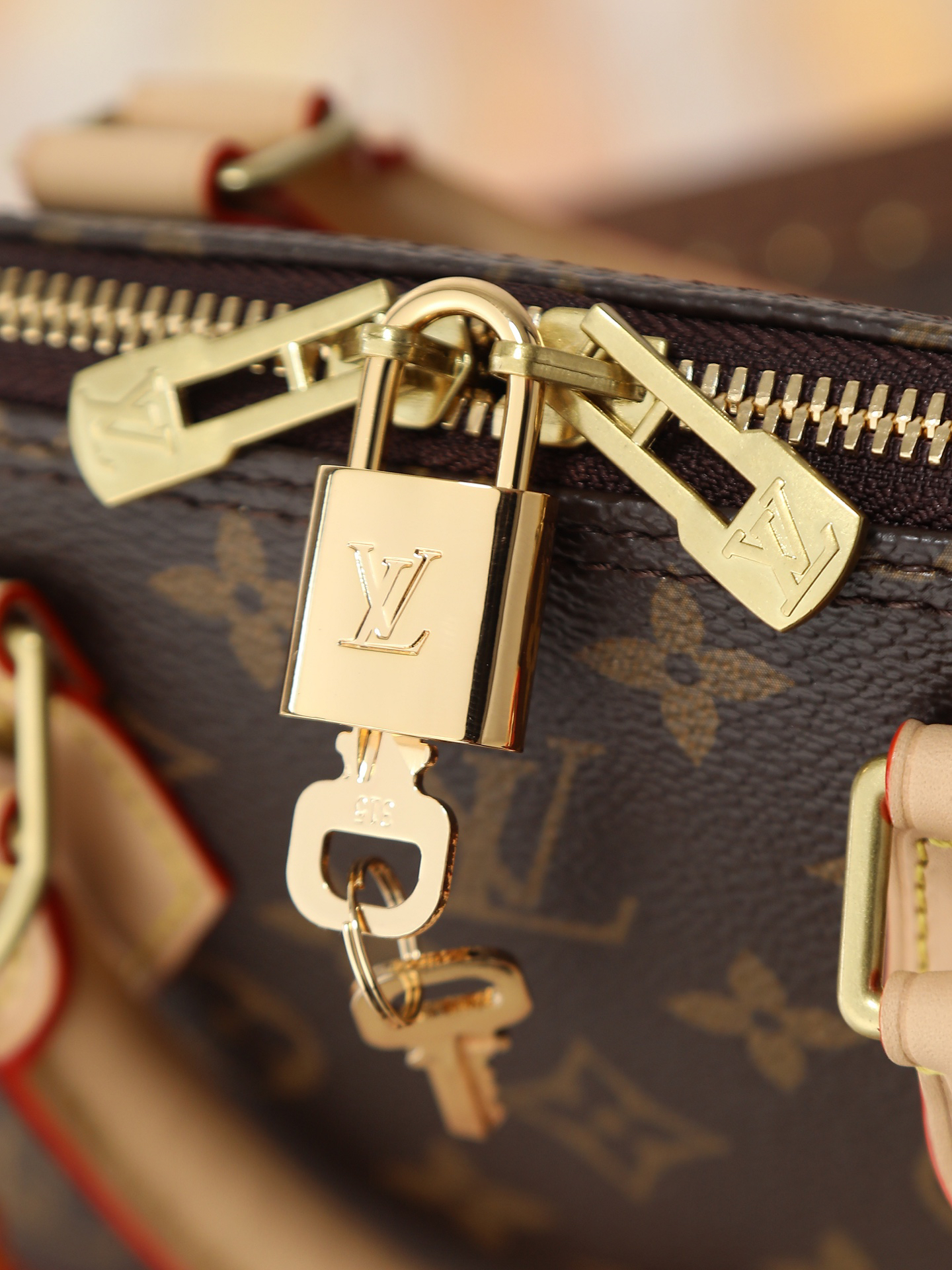 Louis Vuitton Alma Handbag M53152 in Monogram Canvas - Image 7