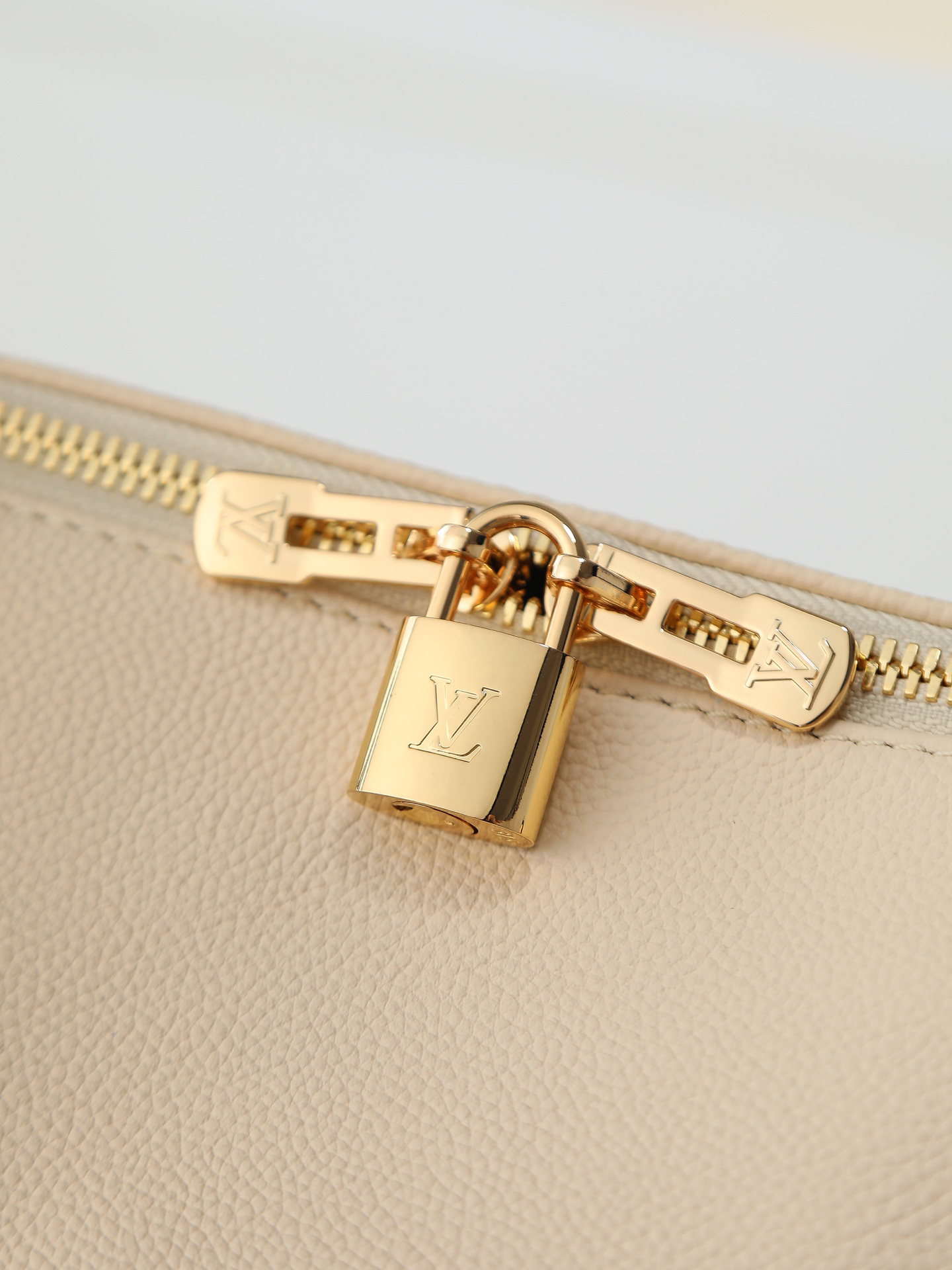 Louis Vuitton Express PM Handbag M26095 - Image 7