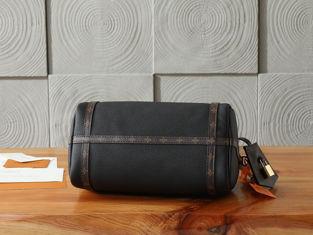 Louis Vuitton Express Small Handbag - Image 7