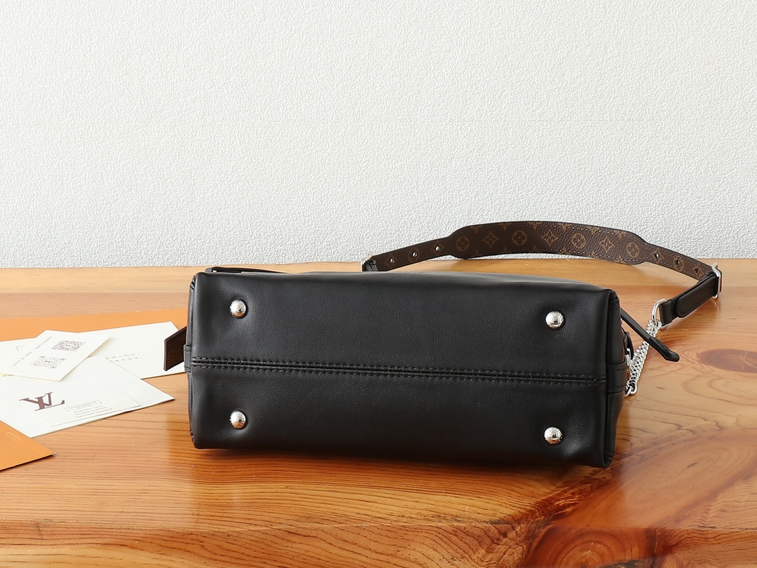 Louis Vuitton CarryAll BB Shoulder Bag - Image 7