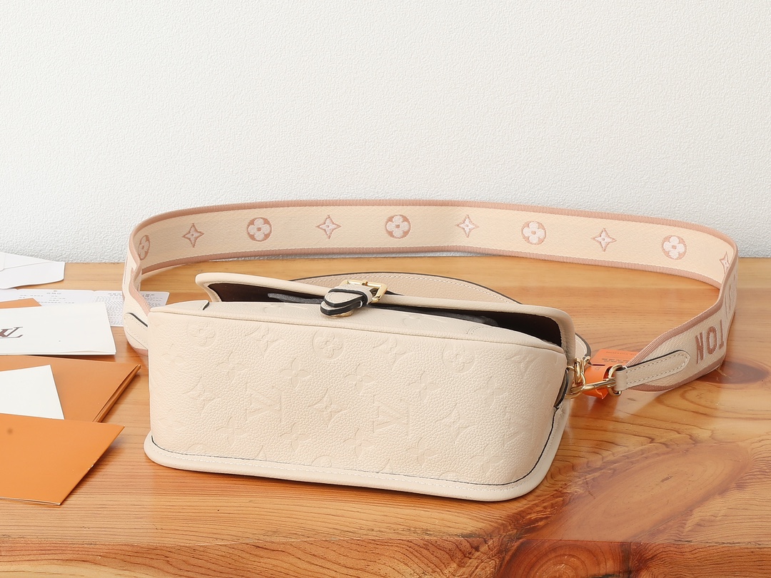 Louis Vuitton Diane Monogram Empreinte Shoulder Bag - Image 7