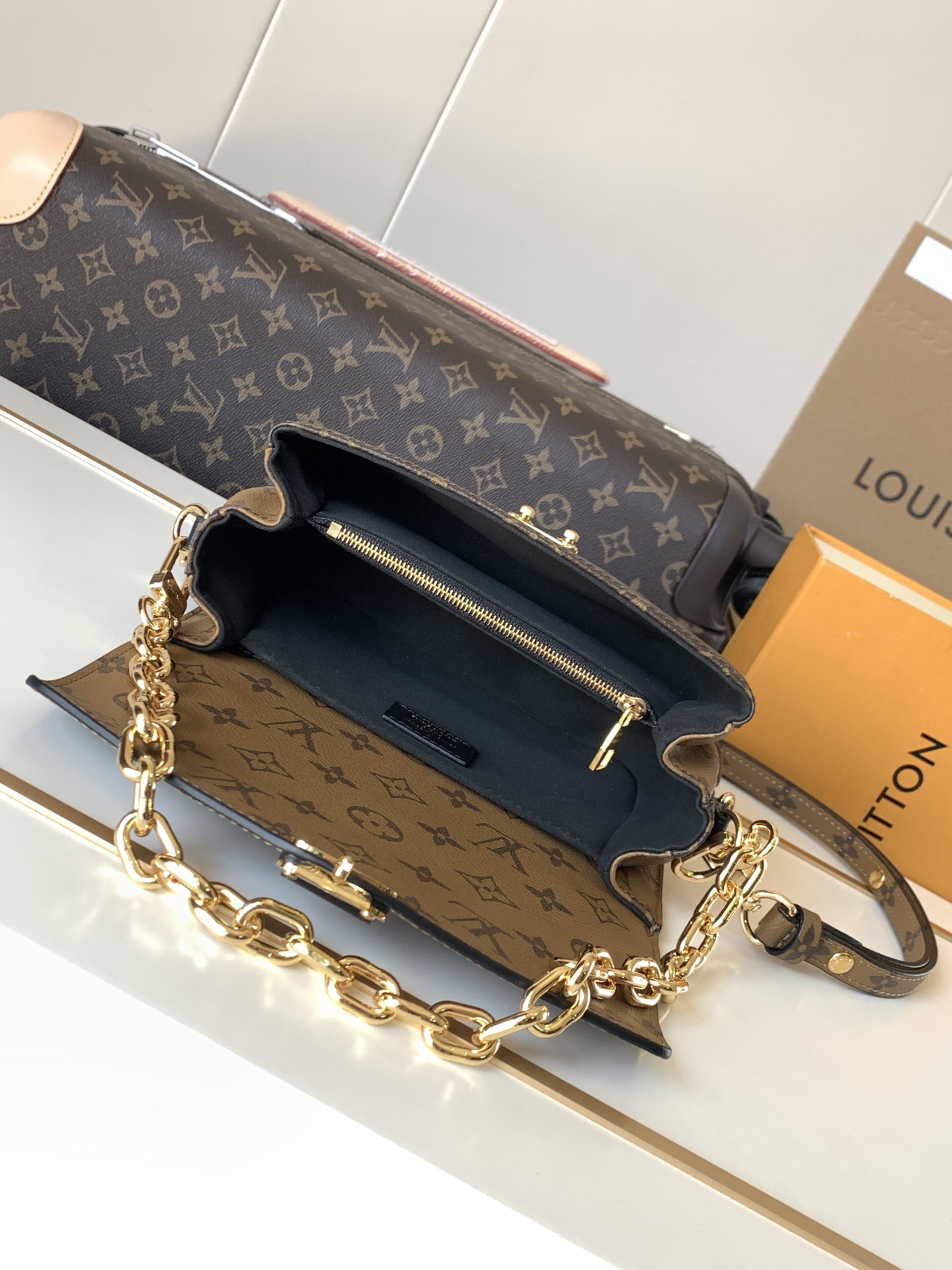 Louis Vuitton Pochette Metis East West Monogram Shoulder Bag - Image 7