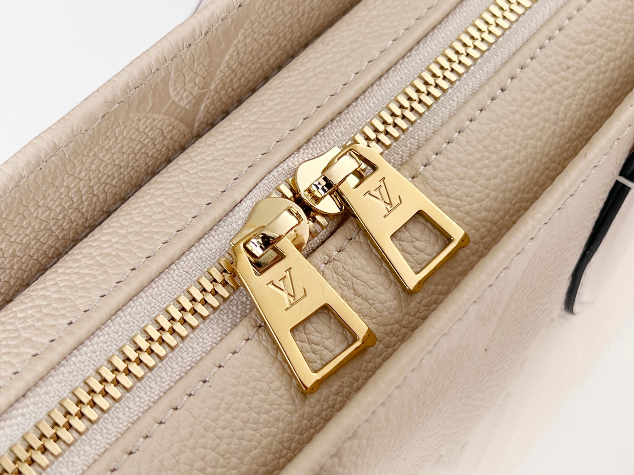 Louis Vuitton OnTheGo East West Tote Bag - Image 7