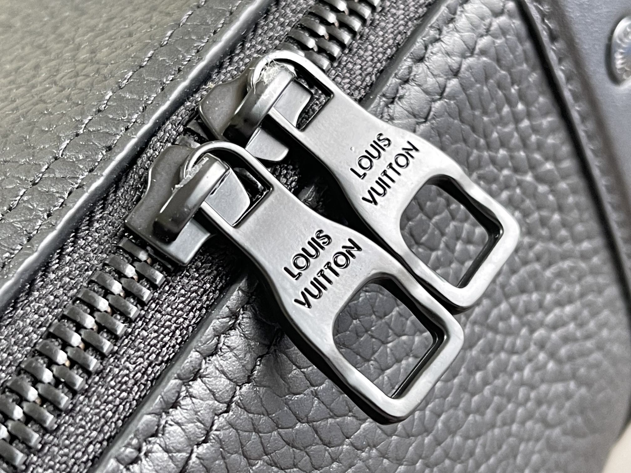 Louis Vuitton City Keepall Aerogram Leather Travel Bag - Image 7