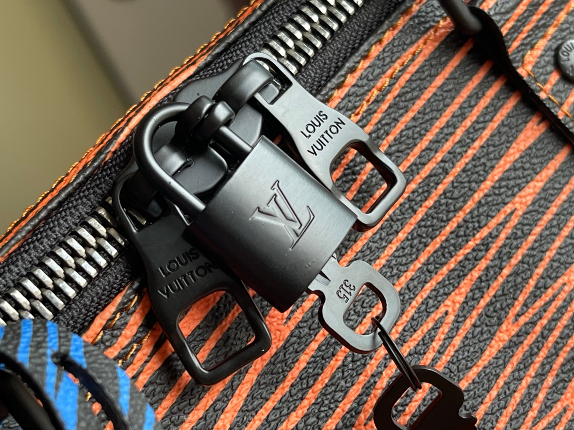Keepall Bandouliere 50 Travel Bag - Image 7