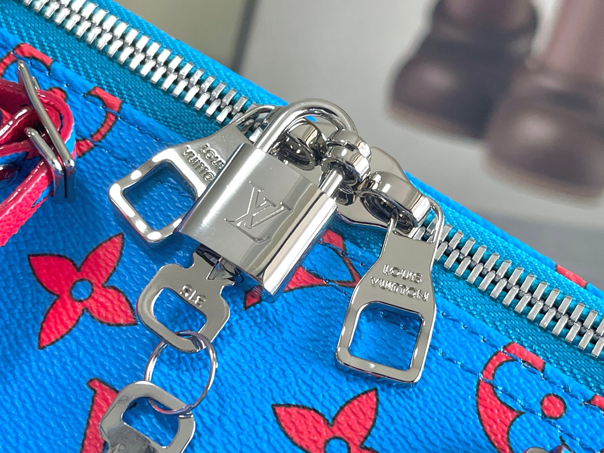 Louis Vuitton Keepall Bandouliere 50 Travel Bag Blue Monogram Bandana - Image 7