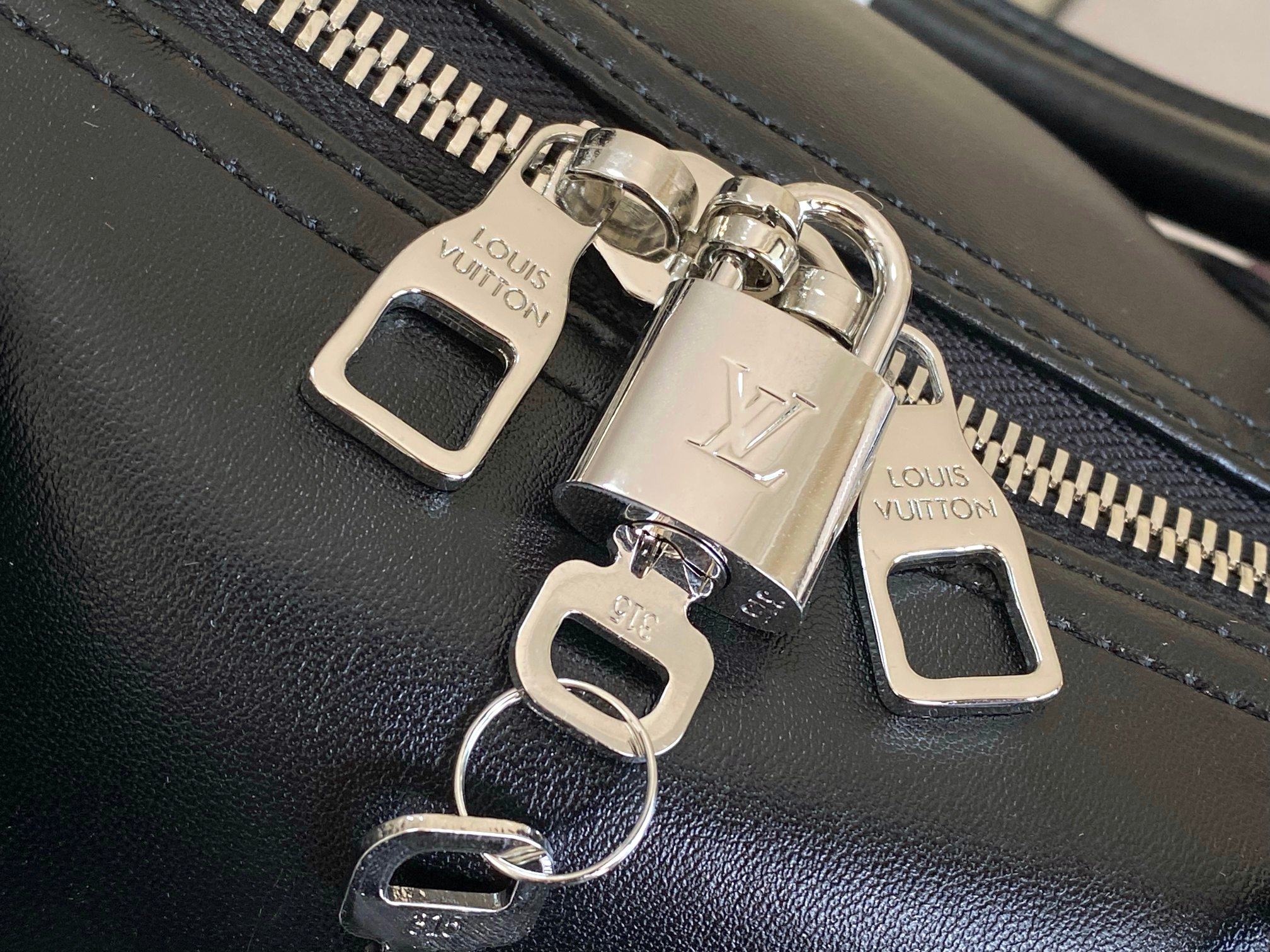 Louis Vuitton Keepall Bandouliere 50 Travel Bag - Image 7