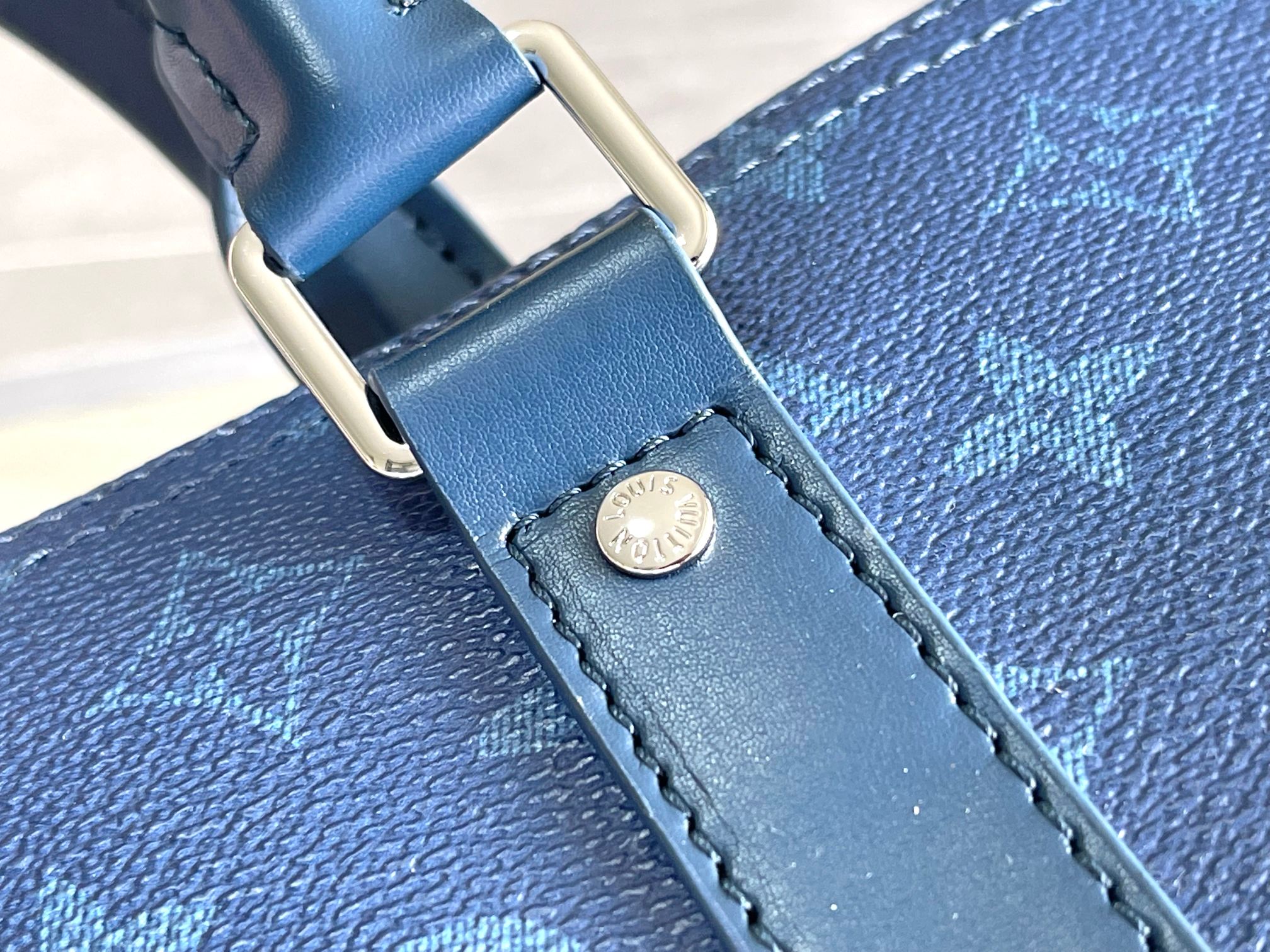 Louis Vuitton Keepall 55 Monogram Gradient Blue Travel Bag - Image 7