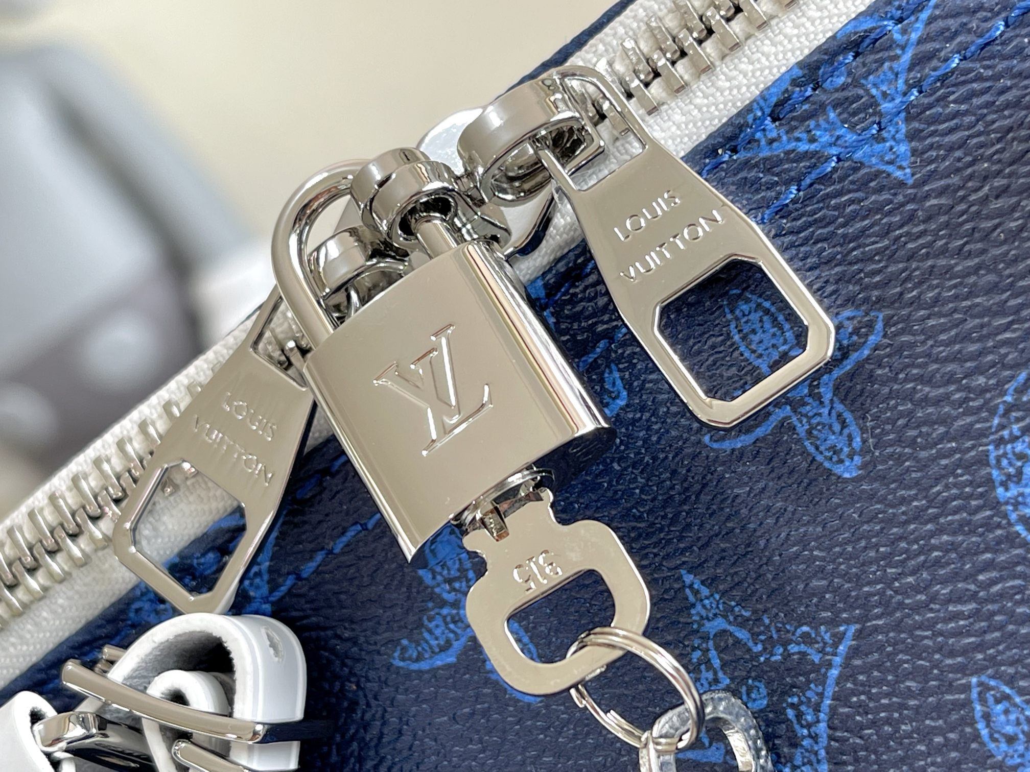Louis Vuitton Keepall Bandouliere 55 Travel Bag - Image 7