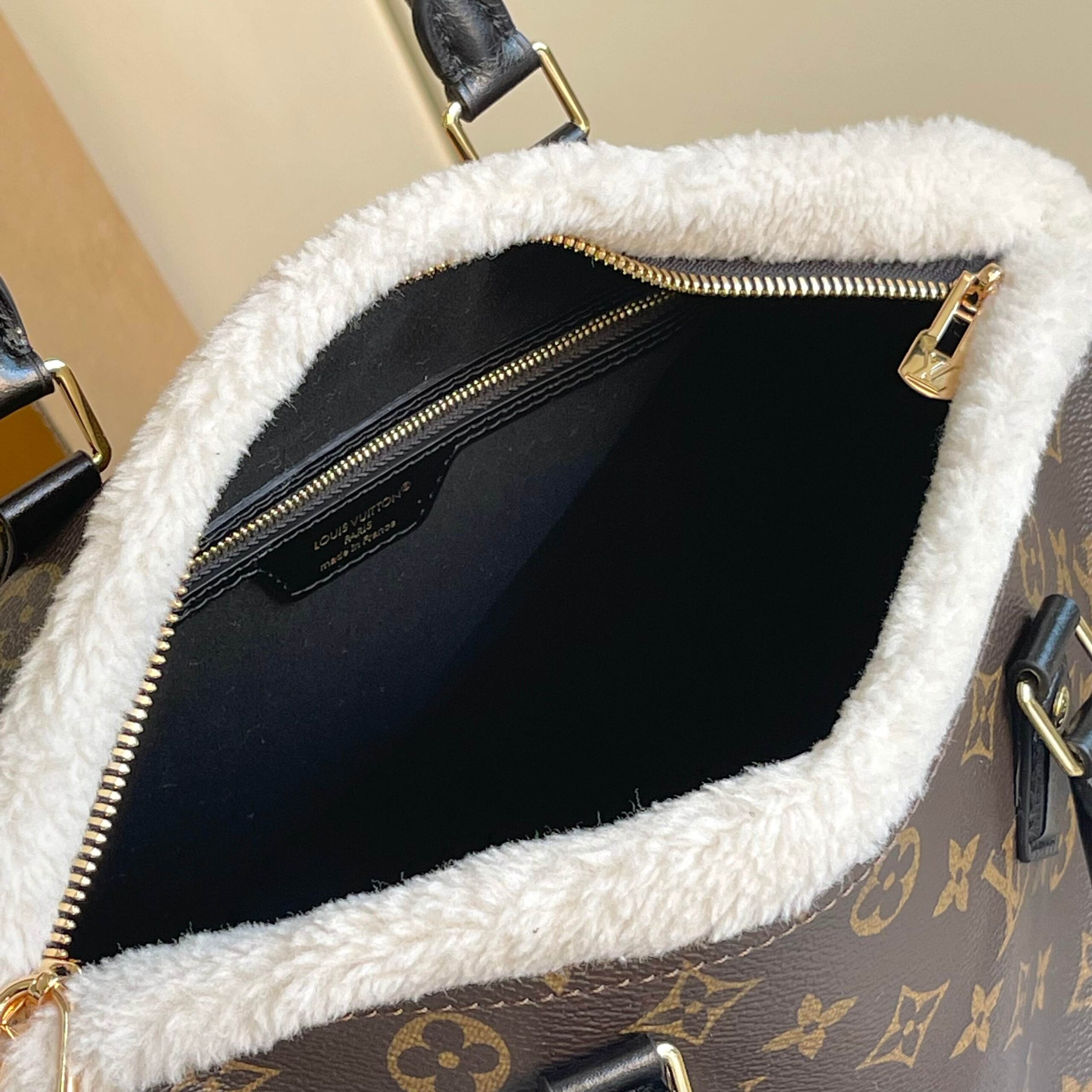 Louis Vuitton Speedy Soft 30 Teddy Handbag - Image 7