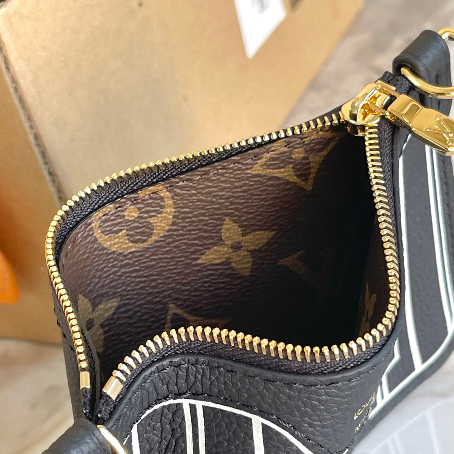 Louis Vuitton Neverfull BB Tote Bag in Damier Azur Canvas - Image 7