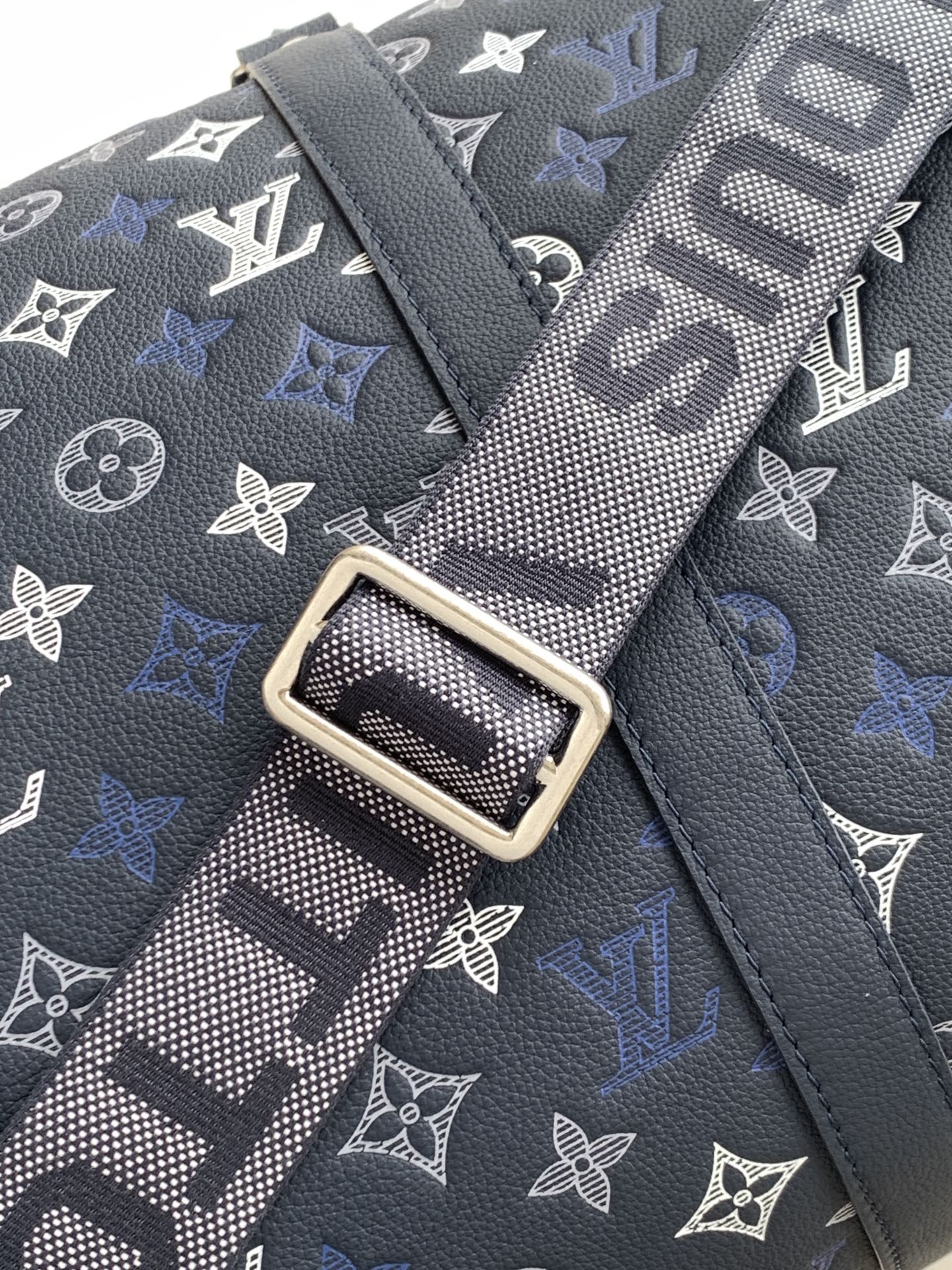 Louis Vuitton Keepall Bandoulière 50 Travel Bag - Image 7