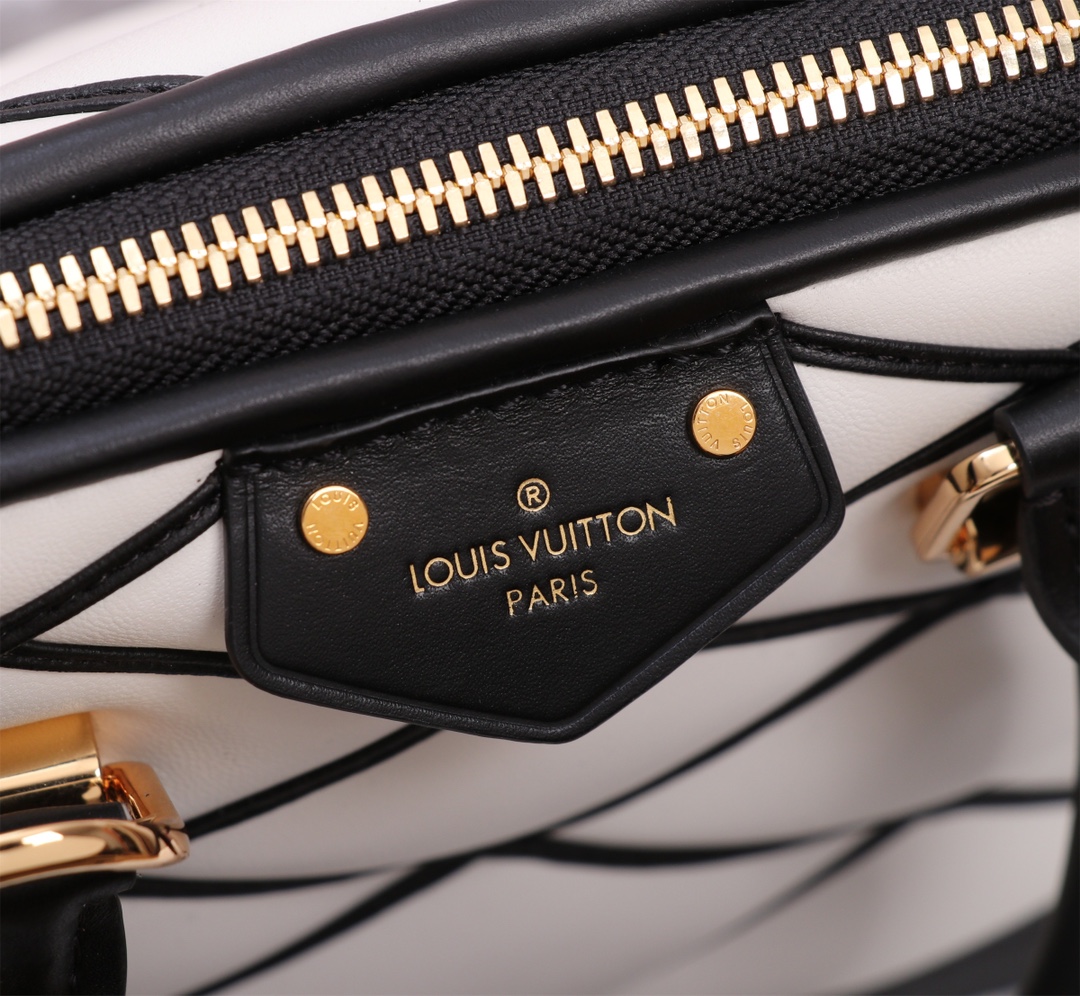 Louis Vuitton Alma BB Handbag - Image 7