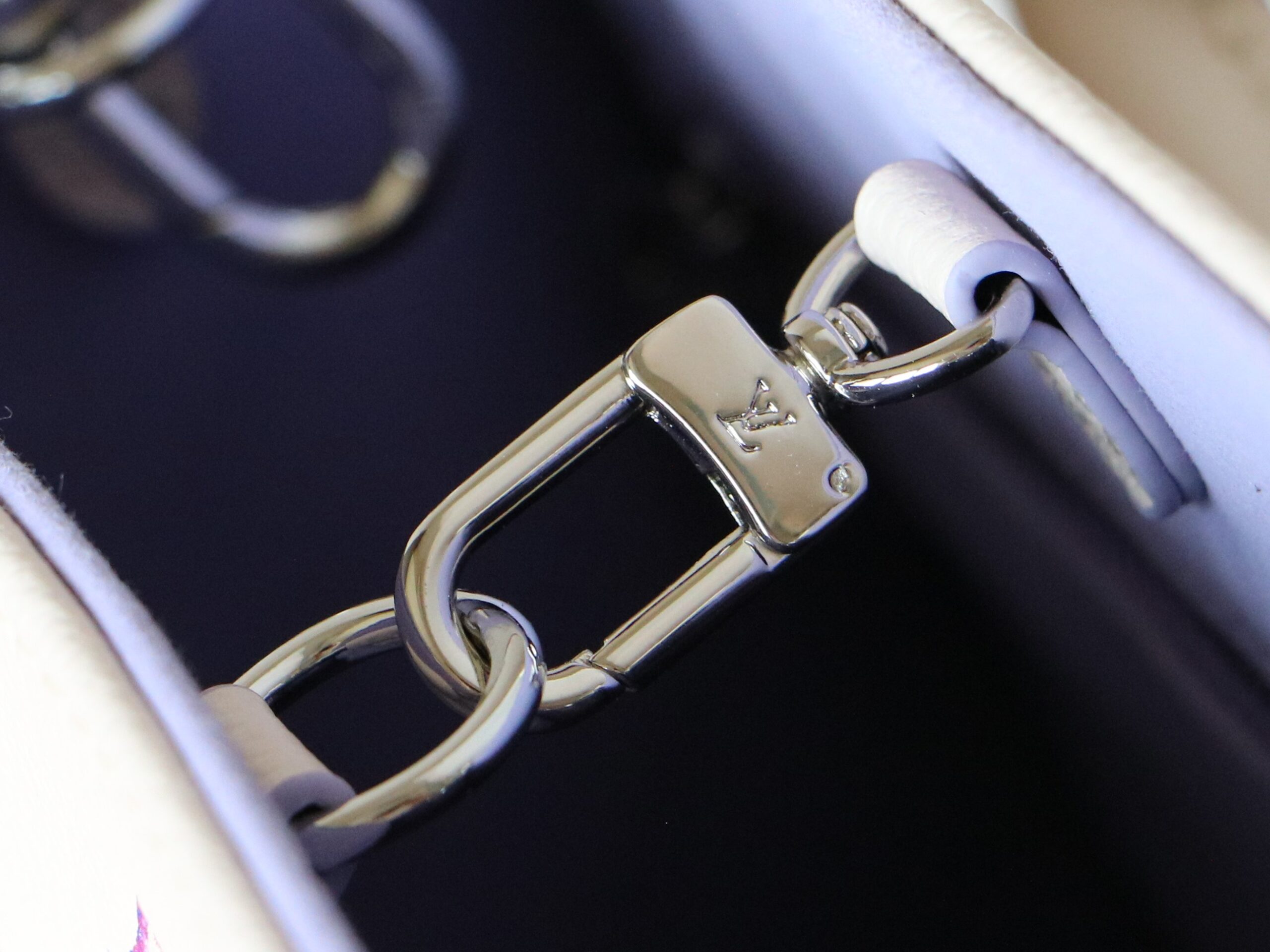 Louis Vuitton OnTheGo Small Handbag - Image 7