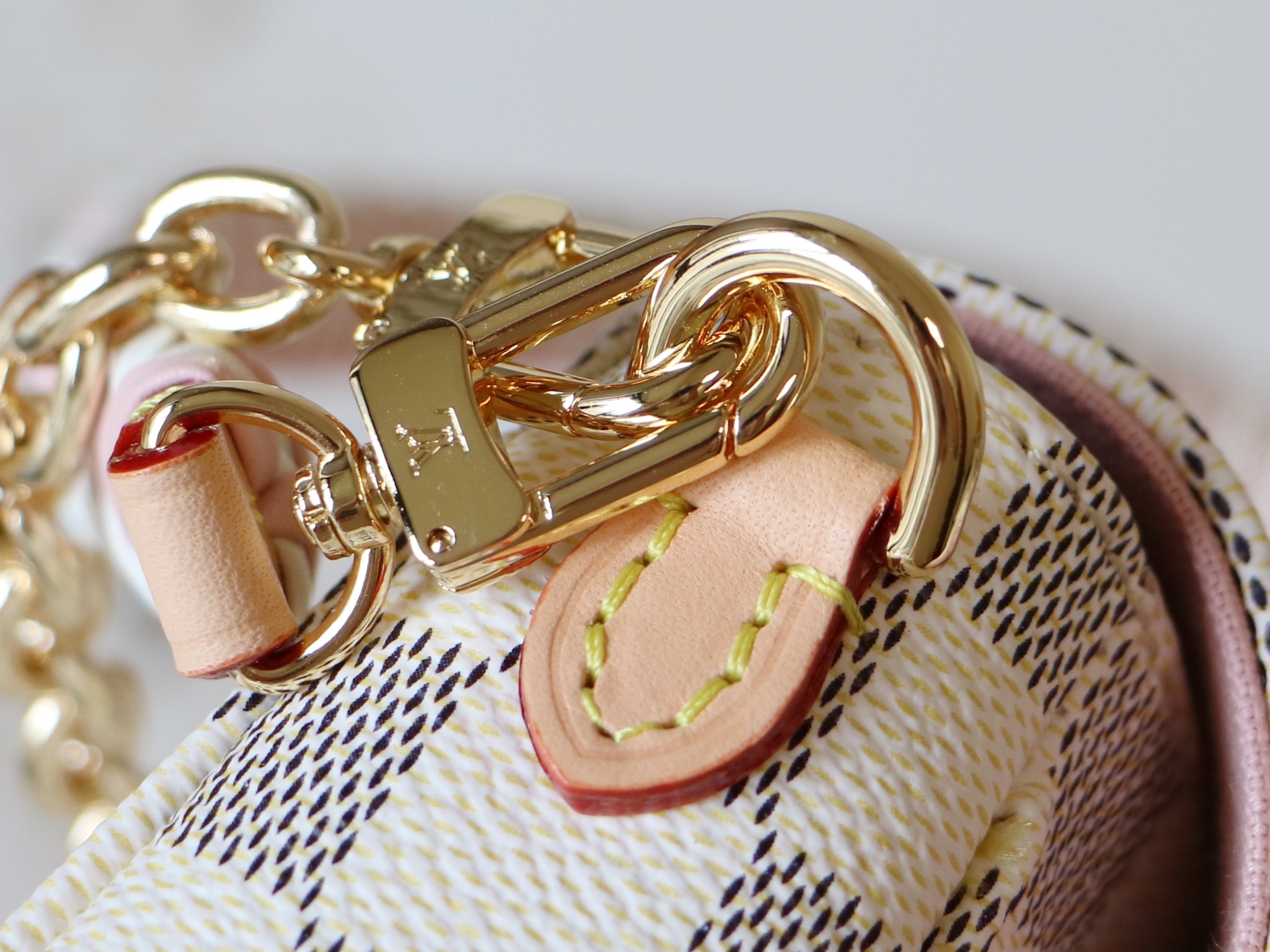 Louis Vuitton Wallet On Chain Ivy Shoulder Bag in White and Pink - Image 7