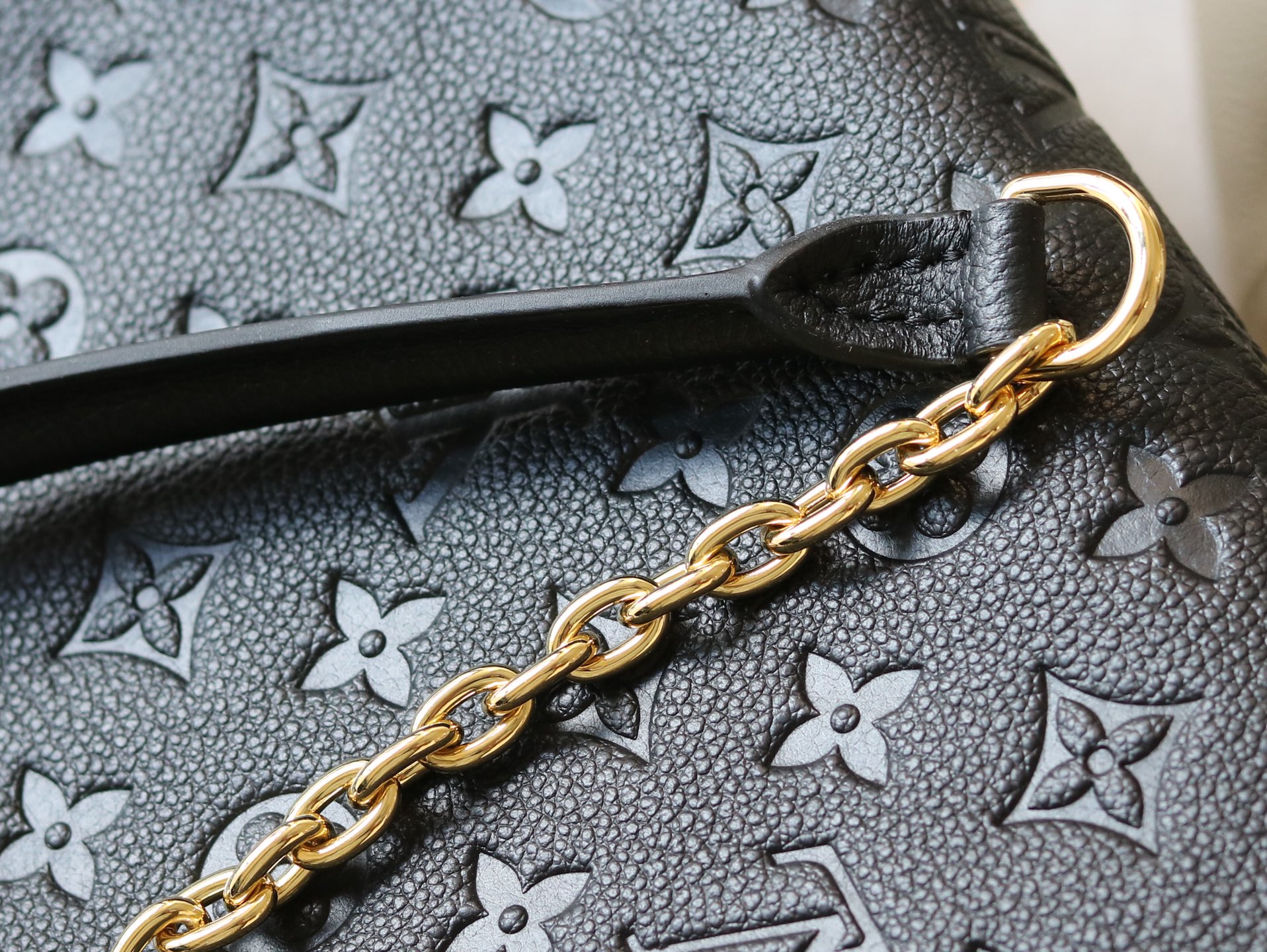 Louis Vuitton Anytime Medium Handbag - Image 7