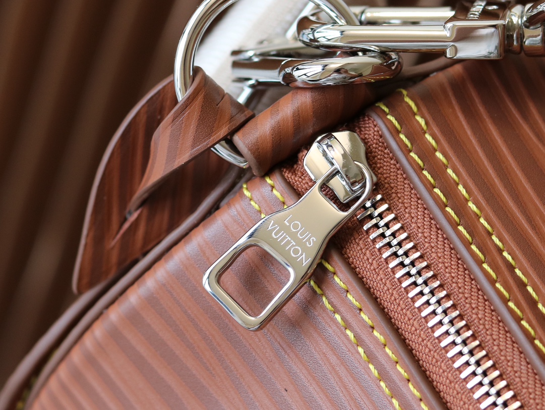 Louis Vuitton Soft Polochon Crossbody Bag M23092 - Image 7