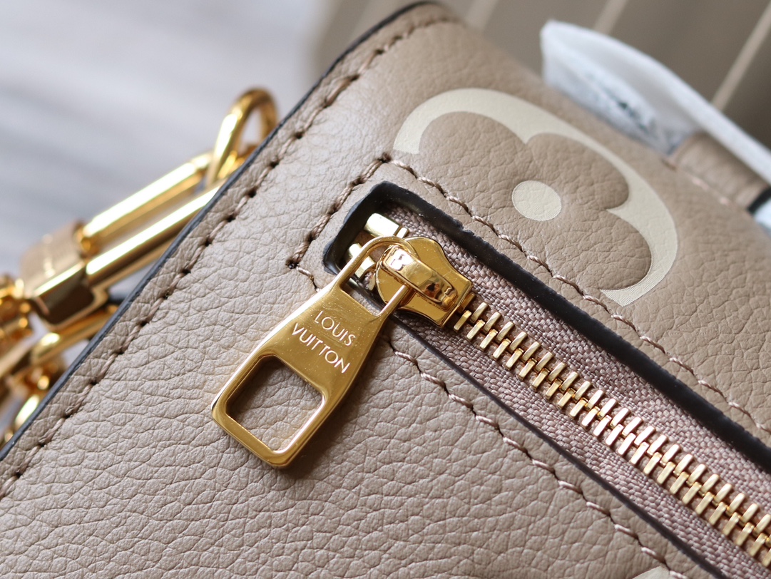 Louis Vuitton Pochette Métis East West Shoulder Bag - Image 7