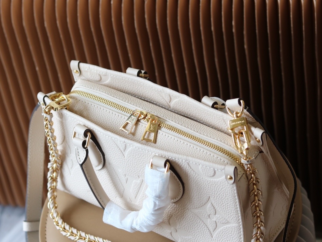 Louis Vuitton OnTheGo Small Tote Bag in Giant Monogram Leather - Image 7