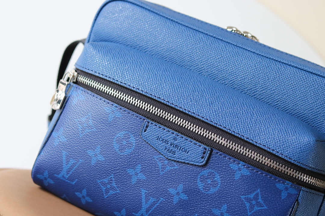 Louis Vuitton Outdoor Messenger Bag M30233 - Image 7