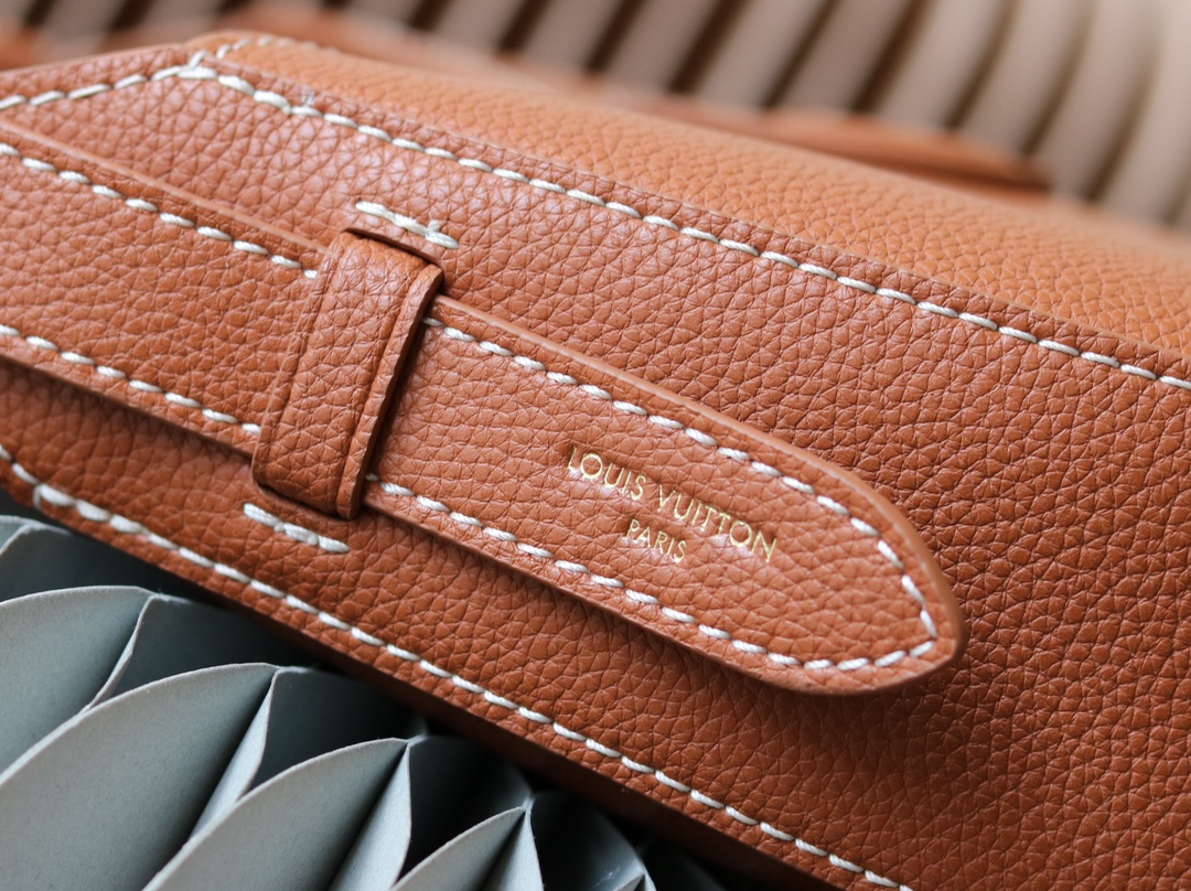 Louis Vuitton P-520 M24611 Shoulder Bag - Black - Image 7