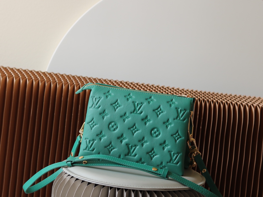 Louis Vuitton Coussin BB Handbag in Monogram Puffed Lambskin - Image 7