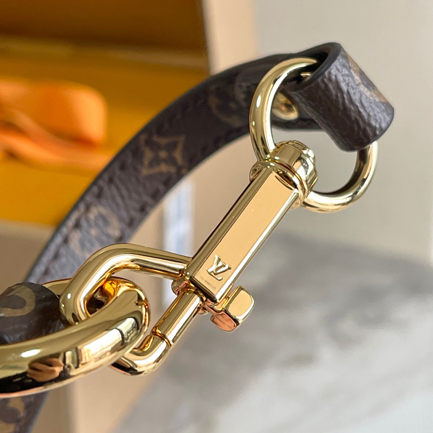 Louis Vuitton Sunset Bag in Ivory Shearling - Image 7