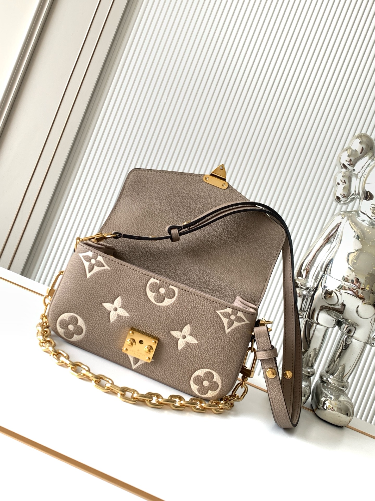 Louis Vuitton Pochette Metis East West Shoulder Bag in Monogram Empreinte - Image 7