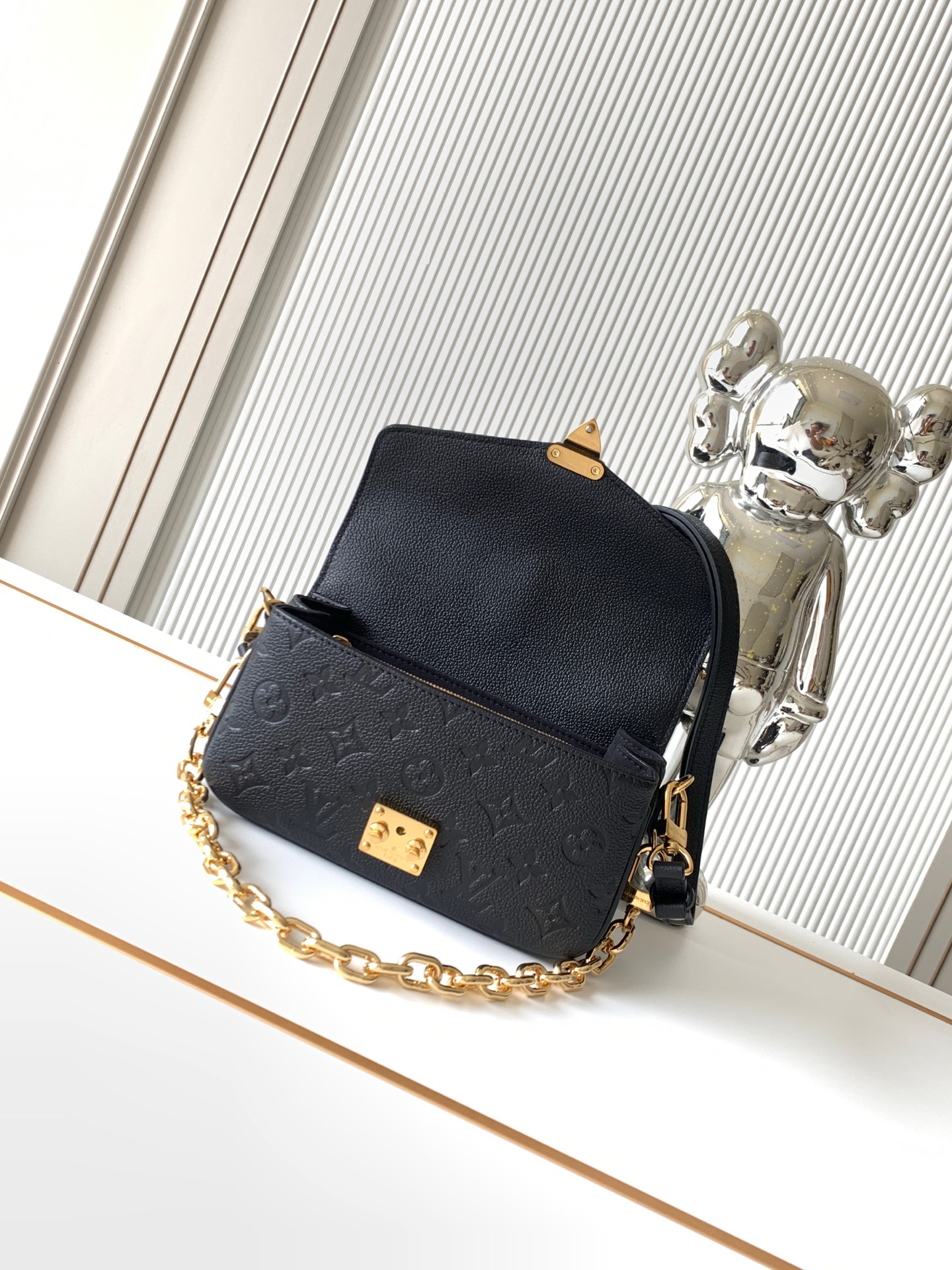 Louis Vuitton Pochette Métis East West Shoulder Bag - Image 7