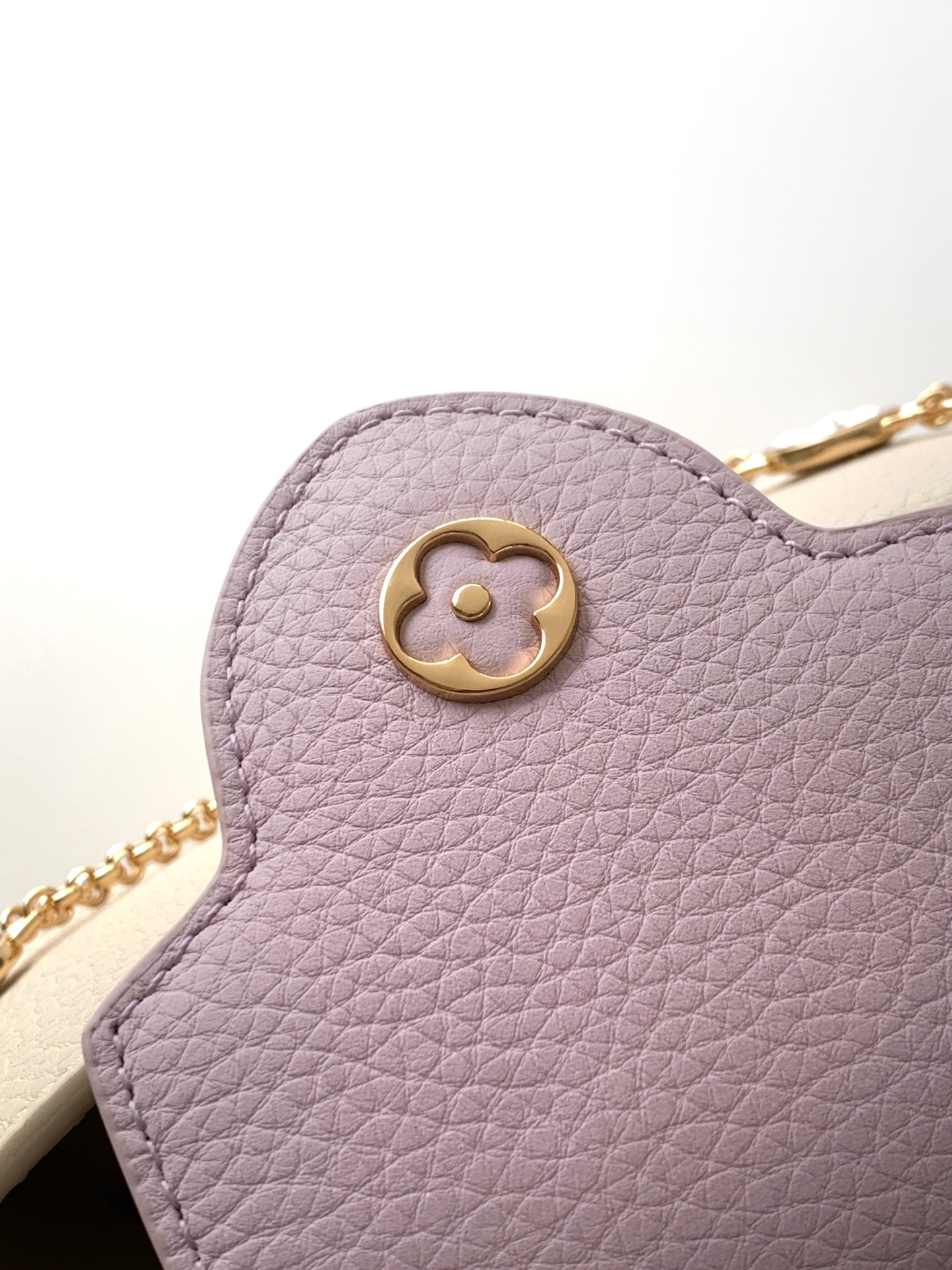 Louis Vuitton Capucines Mini Handbag in White and Purple - Image 7