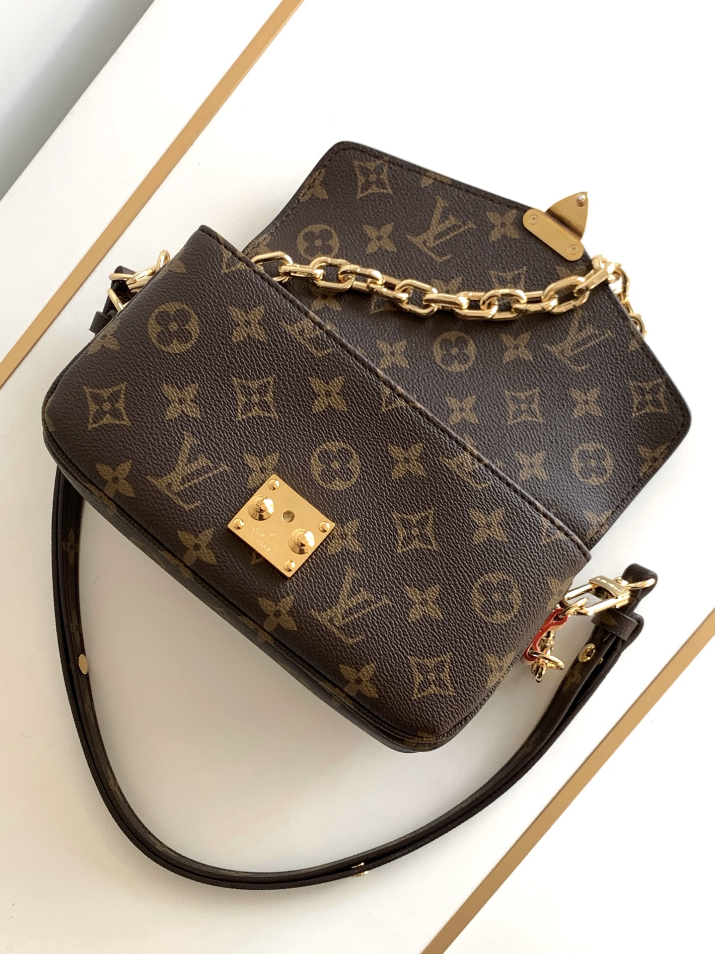 Louis Vuitton Pochette Métis East West Shoulder Bag in Monogram Canvas - Image 7