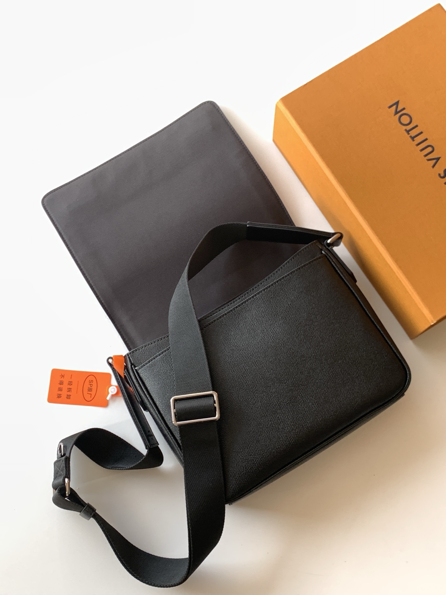 Louis Vuitton District Small Messenger Bag M30850 - Image 7