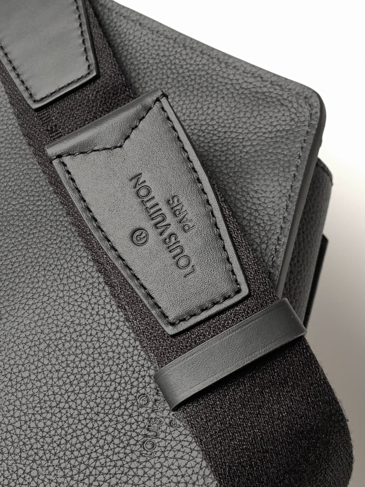 Louis Vuitton LV Aerogram Leather Shoulder Bag M57081 - Image 7