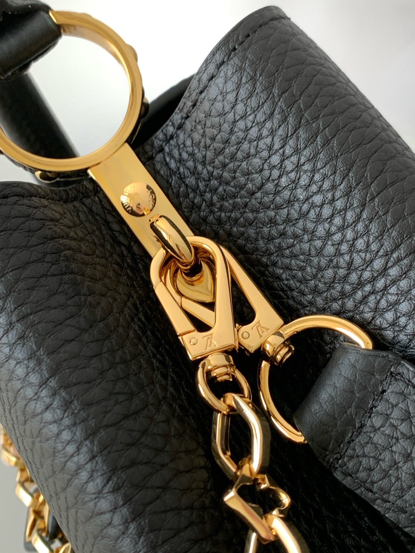 Louis Vuitton Capucines BB Handbag in Black Taurillon Leather - Image 7