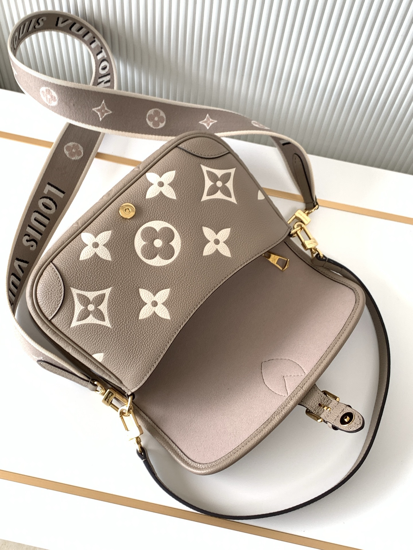 Louis Vuitton Diane Shoulder Bag M46583 in Monogram Empreinte Leather - Image 7