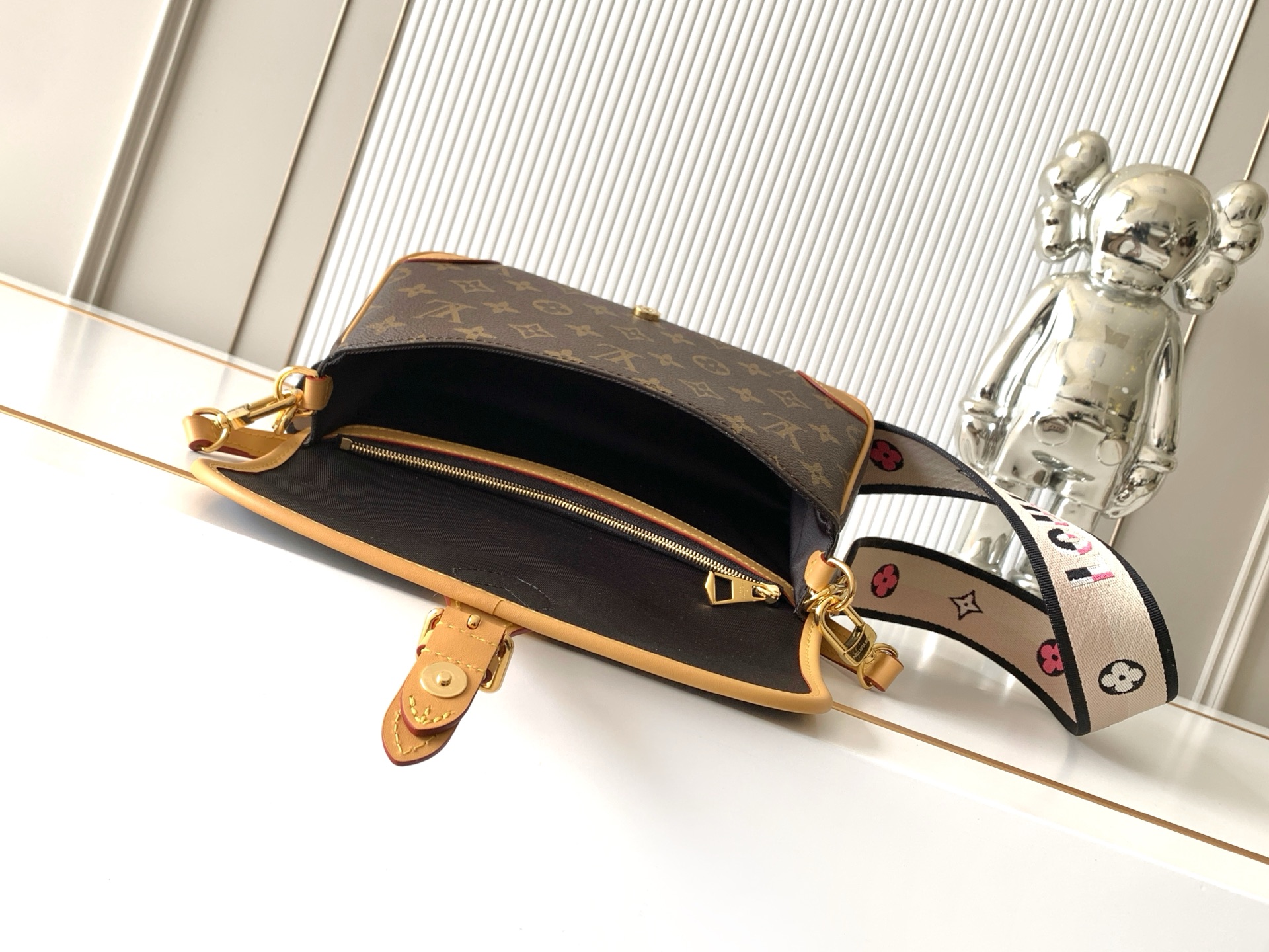 Diane Handbag with Removable Shoulder and Crossbody Straps - Image 7