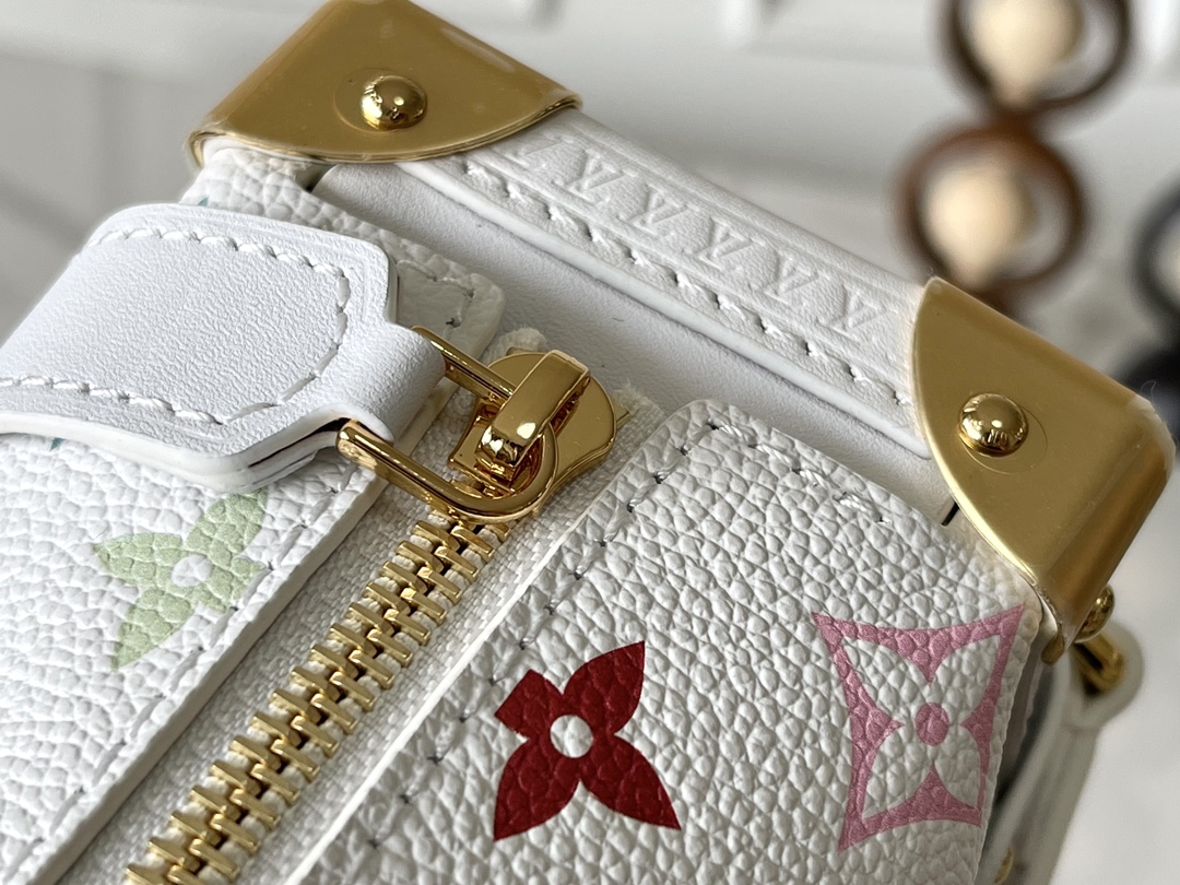 Louis Vuitton Side Trunk MM Handbag in White Monogram Canvas - Image 7