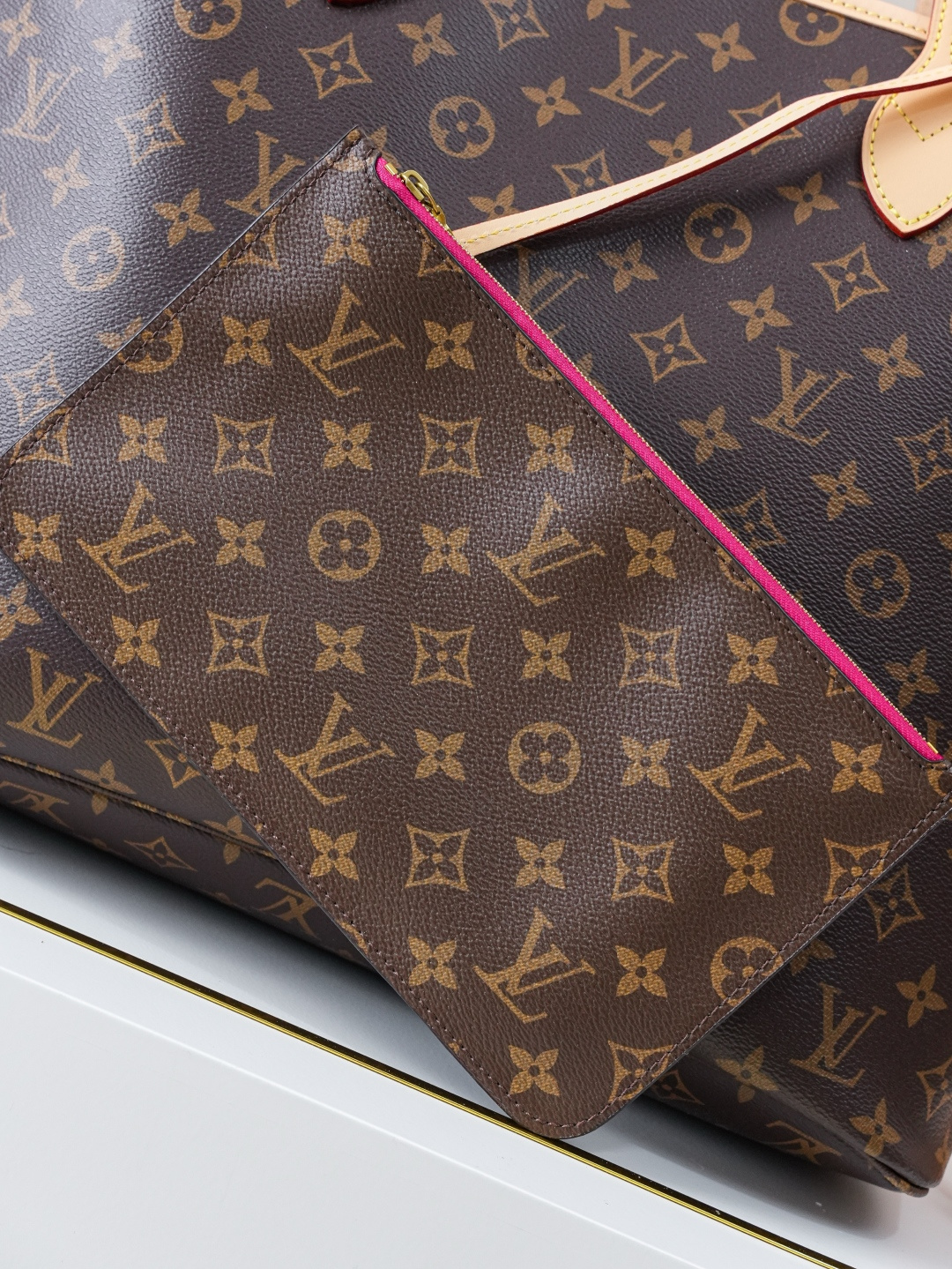 Louis Vuitton Neverfull GM Monogram Tote Bag - Image 7