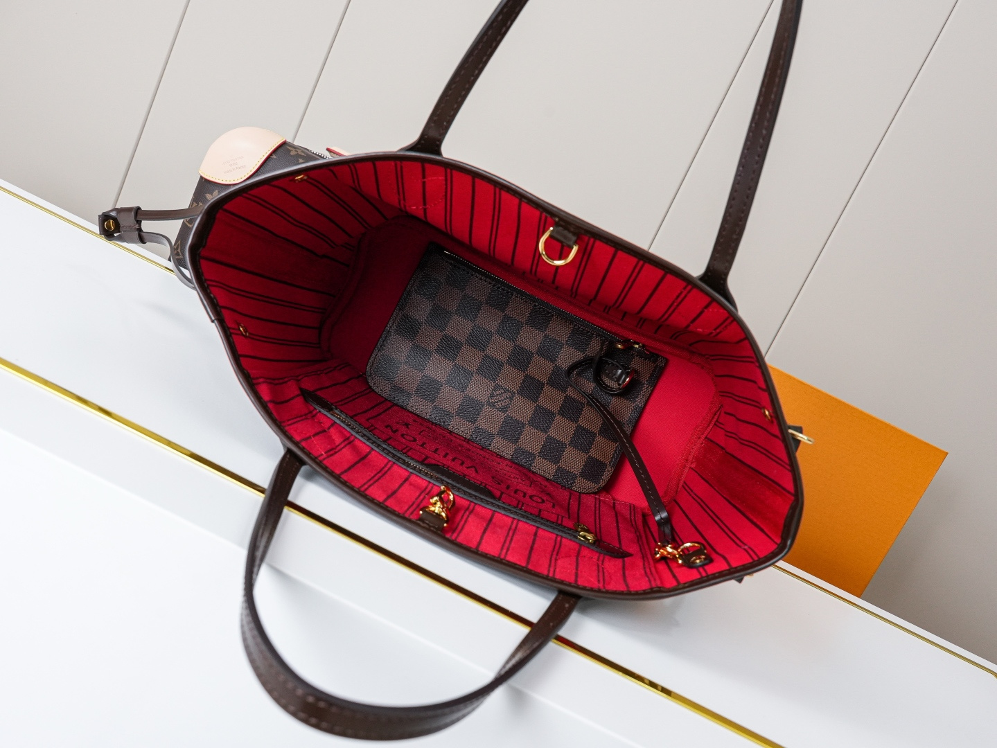 Neverfull Small Tote Bag in Damier Ebene Canvas - Image 7