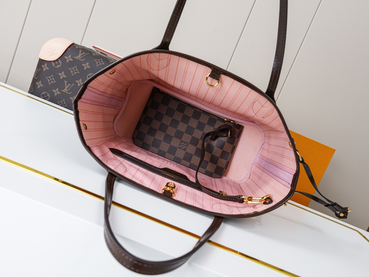 Neverfull Small Tote Bag in Damier Ebene Canvas - Image 7