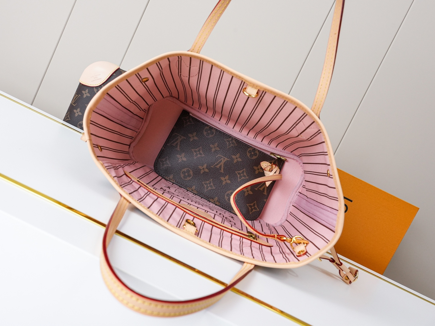 Louis Vuitton Neverfull Small Monogram Tote Bag - Image 7
