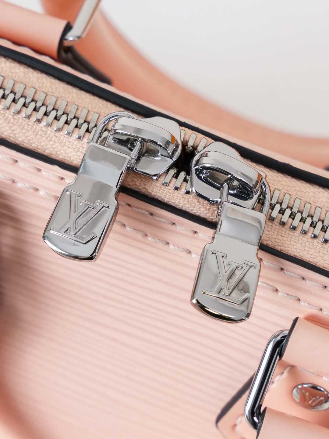 Louis Vuitton Nano Alma Handbag in Pink Epi Leather - Image 7