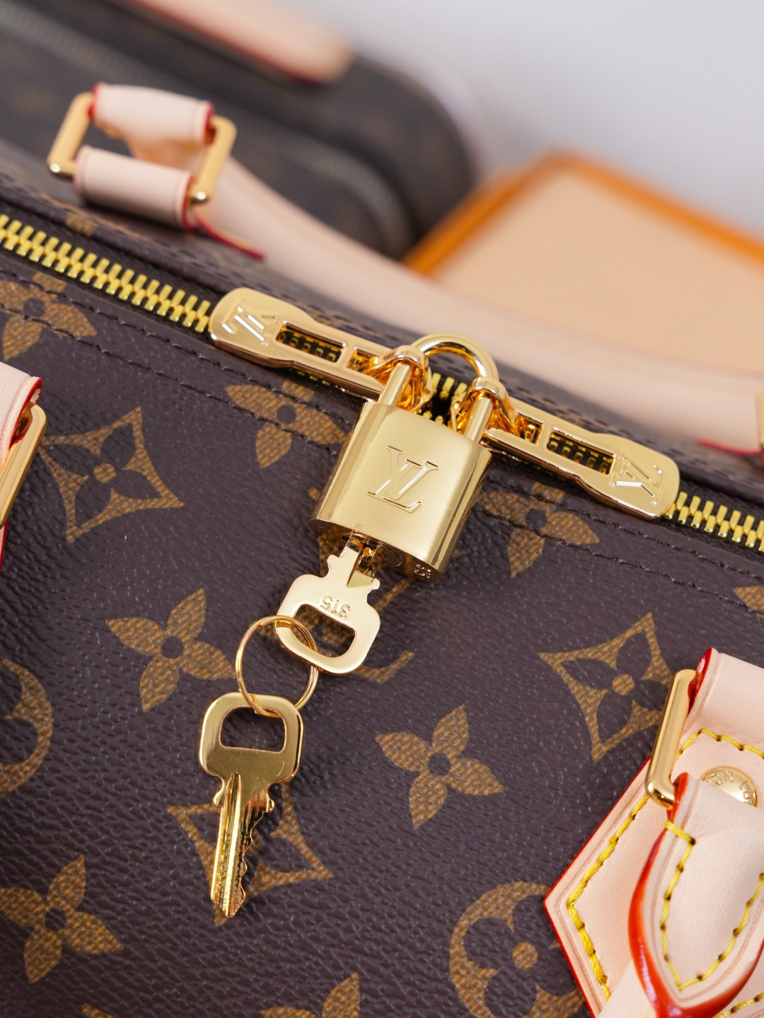 Louis Vuitton Speedy Bandouliere 40 Monogram Canvas Handbag - Image 7